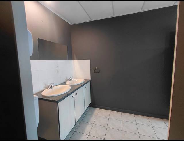 160M² OFFICE TO LET IN BRYANSTON